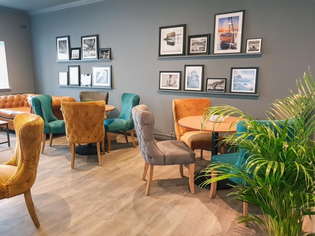 The Lakes Rookley Εξωτερικό φωτογραφία The interior of the new lounge